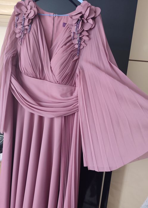 Rochie de seara ,purtata o singura data ,in stare impecabila .
