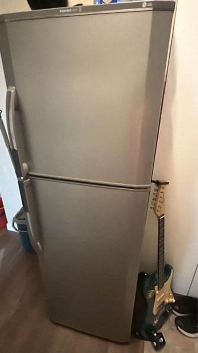 Продаю Холодильник LG