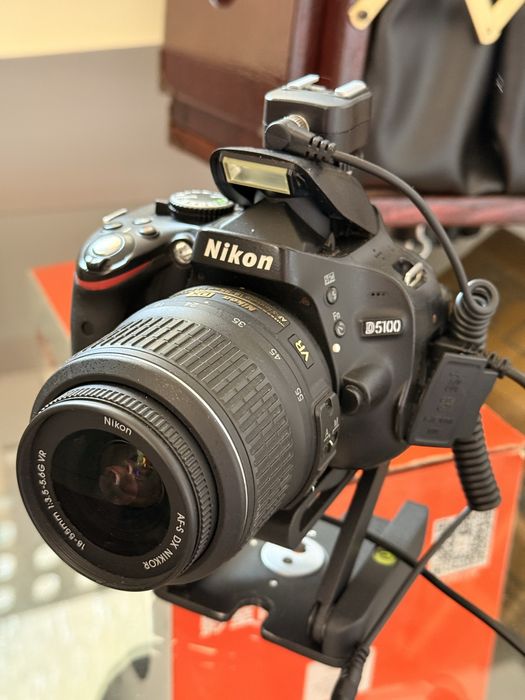 Nikon D5100 + Obiectiv 18-55mm VR – Ideal Photo Booth / Cabină Foto