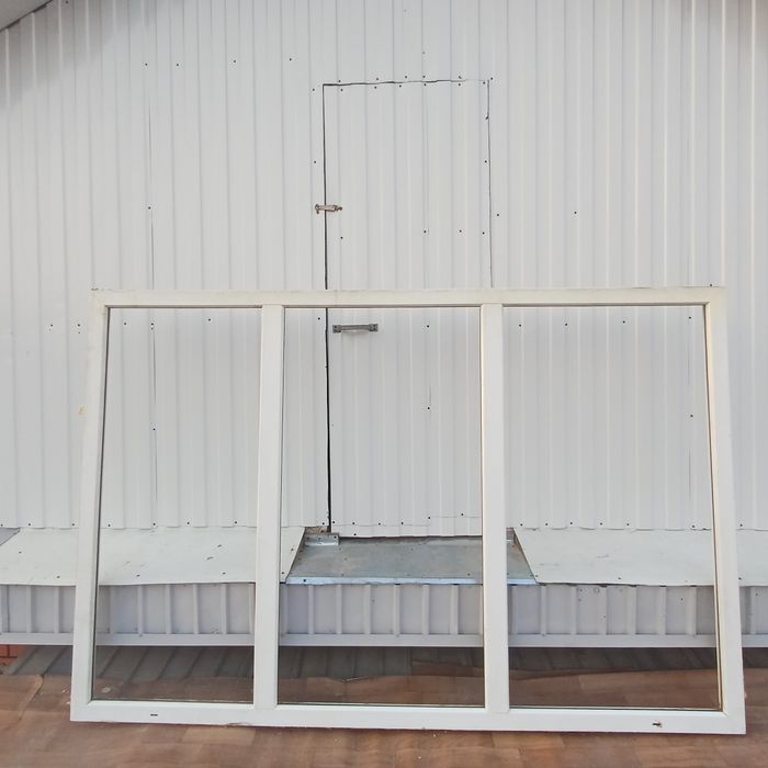 Продам пластиковую окну