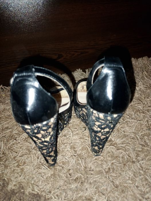 Черни дантелени сандали