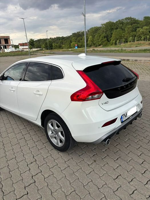 Volvo V40 D4 R Design 241hp