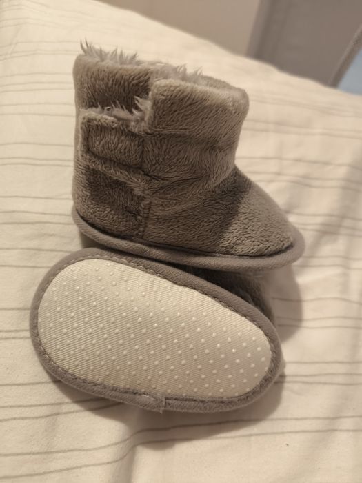 Cizmulițe îmblănite + mănuși călduroase (6-12 luni)