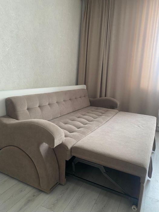 Диван и стол тайника нету раздвигается