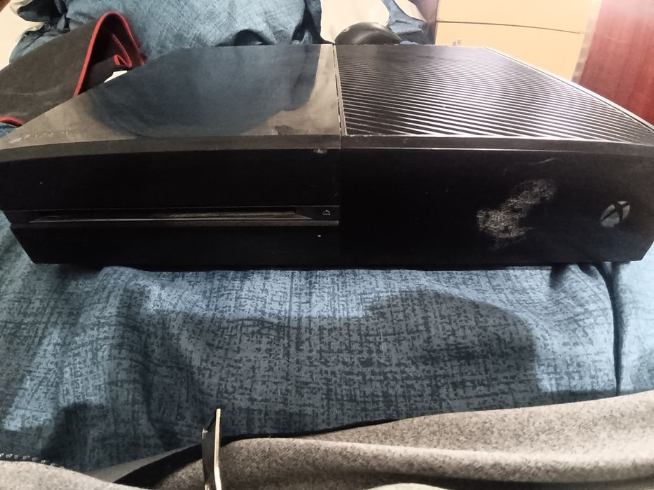 Vând pachet complect Xbox One 500GB