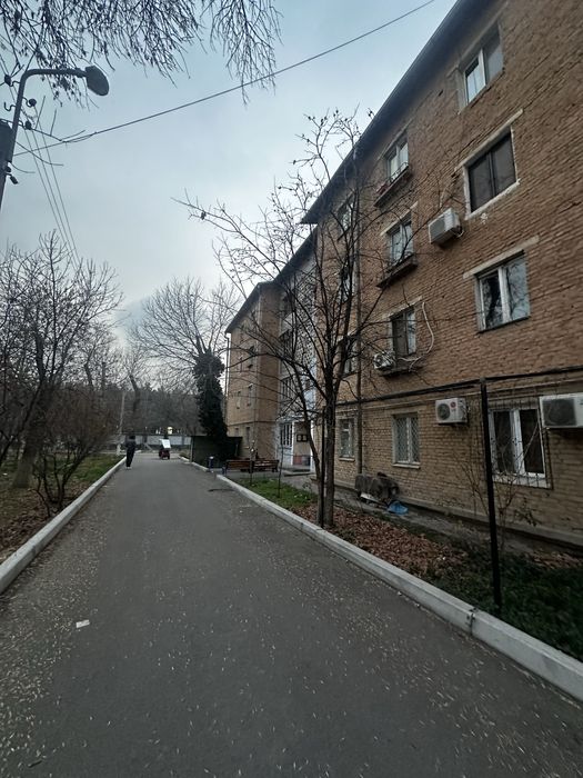 СОБСТВЕННИК!СРОЧНО !Кирпич!Продаётся 3-х комнатная квартира Чамбил 1/3