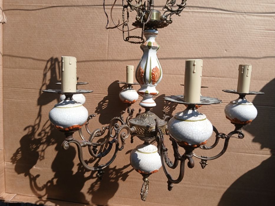 Lustra cu brate din bronz si ceramica ,vintage
