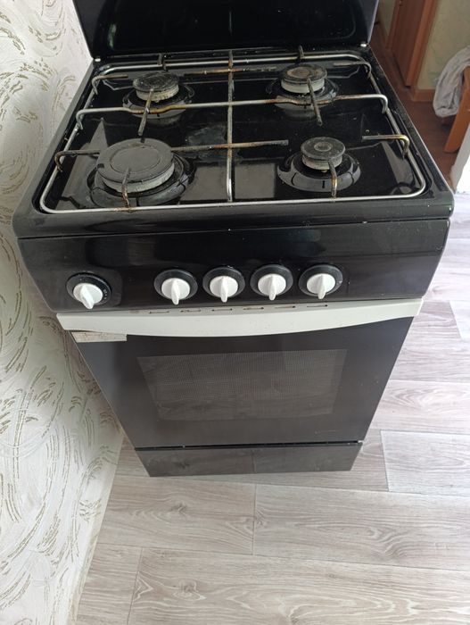Продам газ плиту 15000