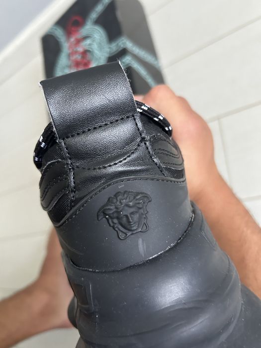 Versace chain reaction