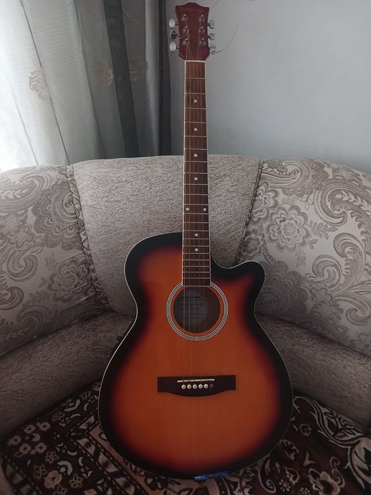 Срочно продам гитару