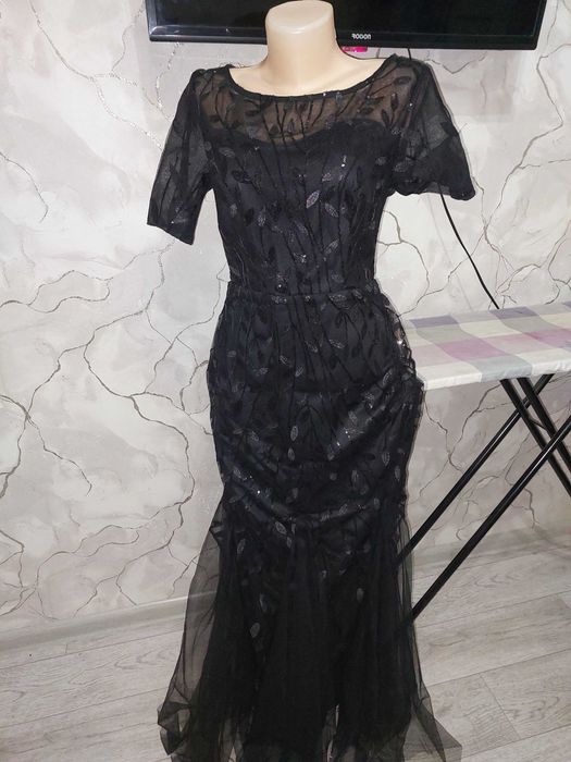 Женское вечернее платье