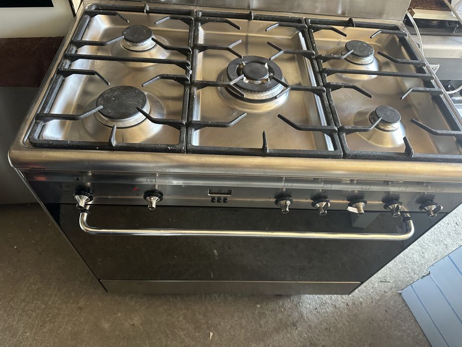 Професионална готварска печка Смег/Smeg