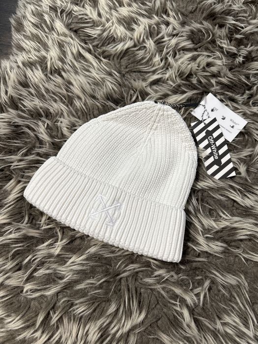 Caciula Off White noua Premium