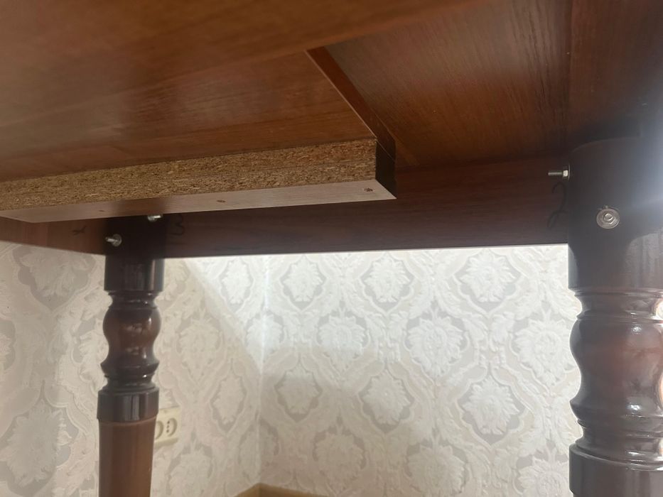Стол в количестве 6 шт