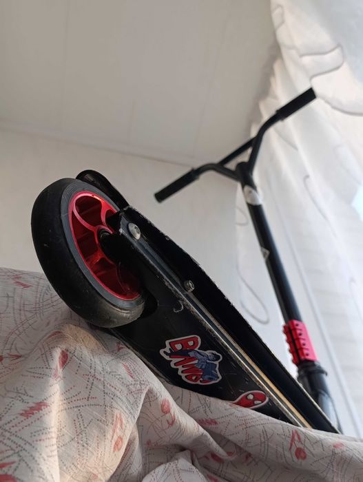 Продам трюковой самокат срочно !!