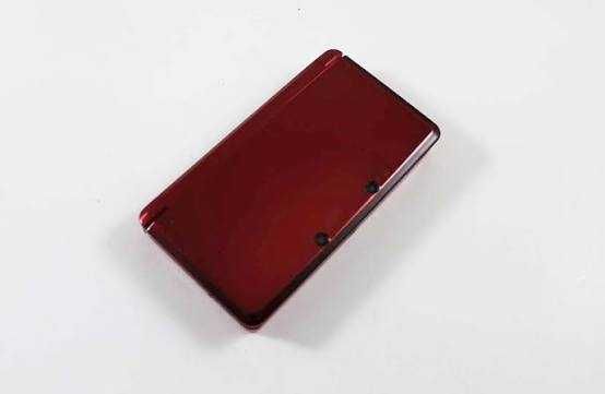 nintendo 3ds rosu nefunctional  se vinde pentru reconditionare jocuri jucarii electronice