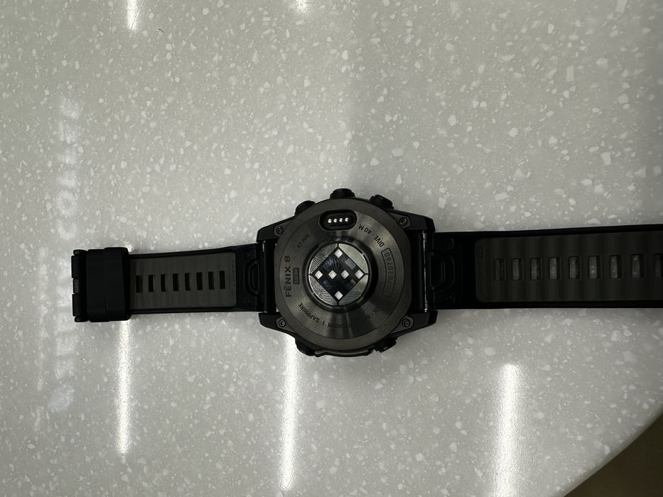 Garmin fenix 8 .