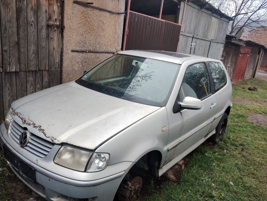 VW polo piese- parbriz etc.