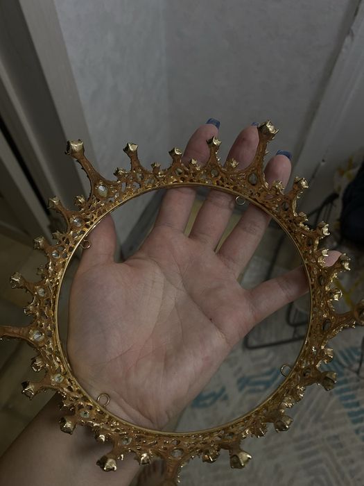Продам корону изумрудную