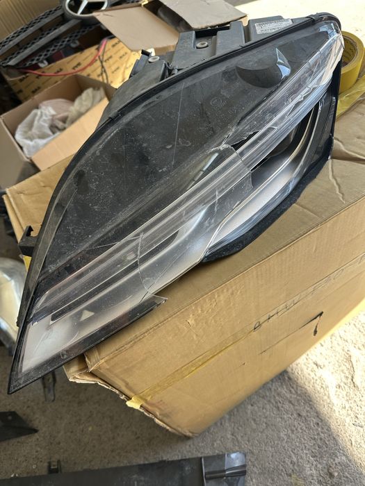 Audi R8  ляв фар за Части ОЕМ