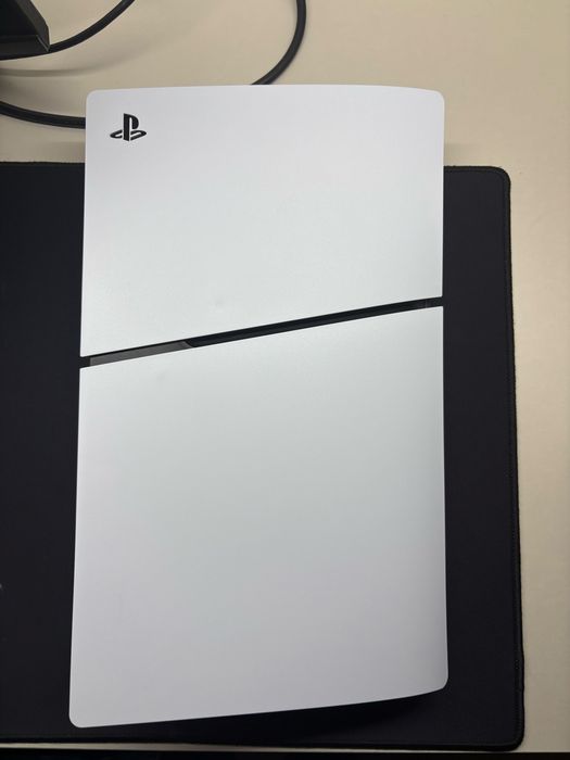 Playstation 5 slim digital edition с две игри
