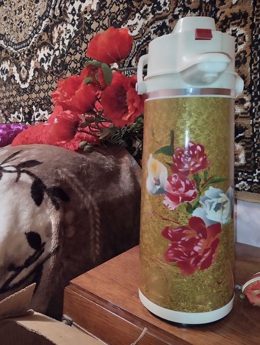 Продается термос новый