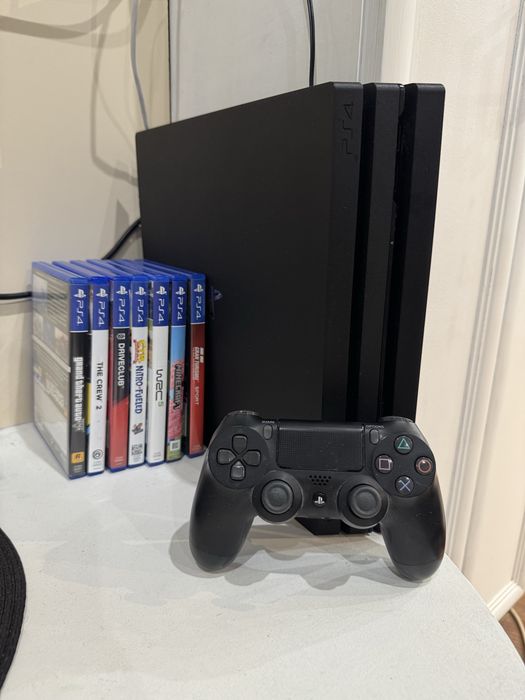 Playstation 4 PRO 1TB + 7 Игри