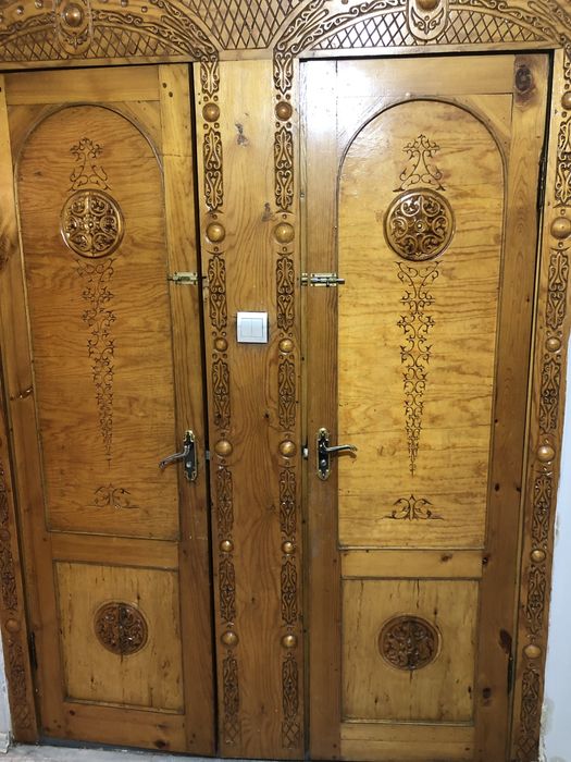 Двери из дерева , ручная работа