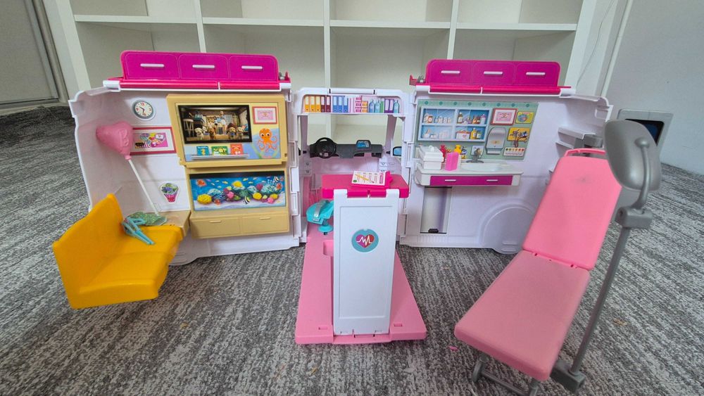Ambulanta Barbie! Cadou Masina Barbie si 7 Carti !!!