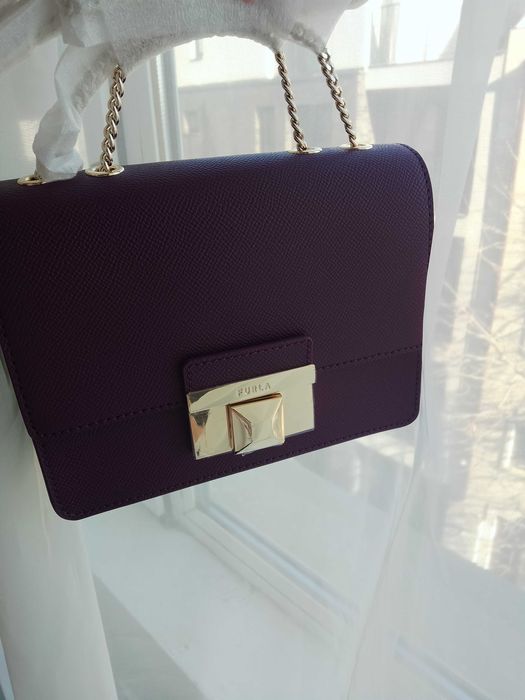 Много сладка оригинална чанта Furla