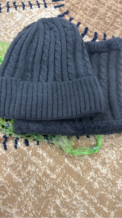 Қысқы жаңа бас киімдер сатылыды.