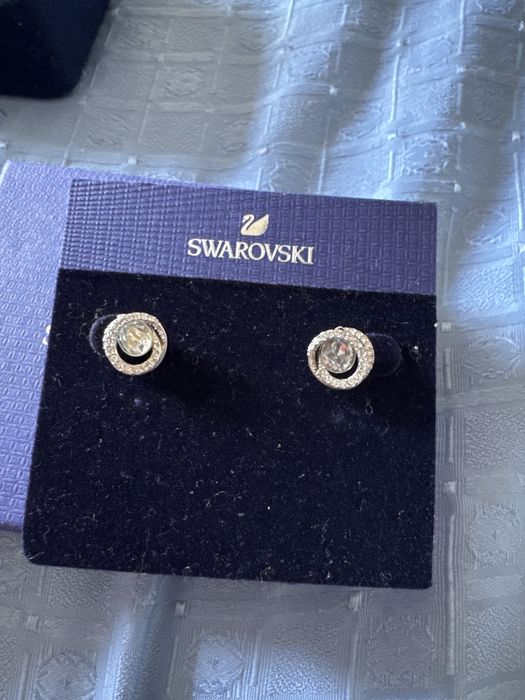 Продаю оригинальные серьги Swarovski