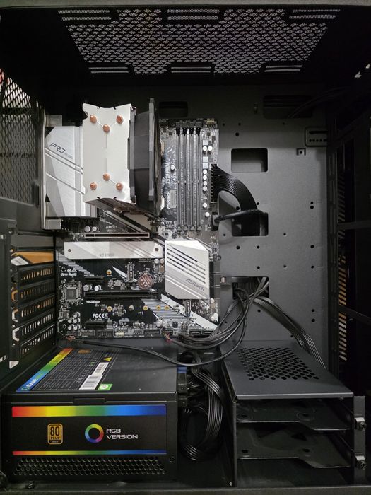 Ryzen 7 3700X. Asrock X570