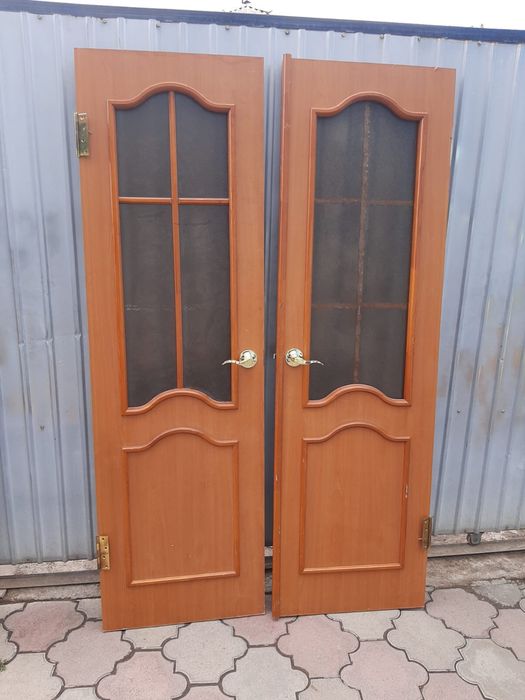 Продам деревянные двери .