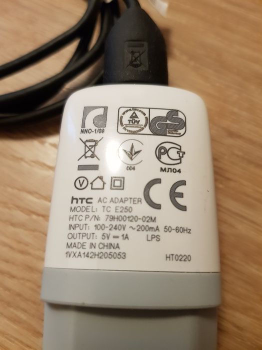 Incarcator htc nou