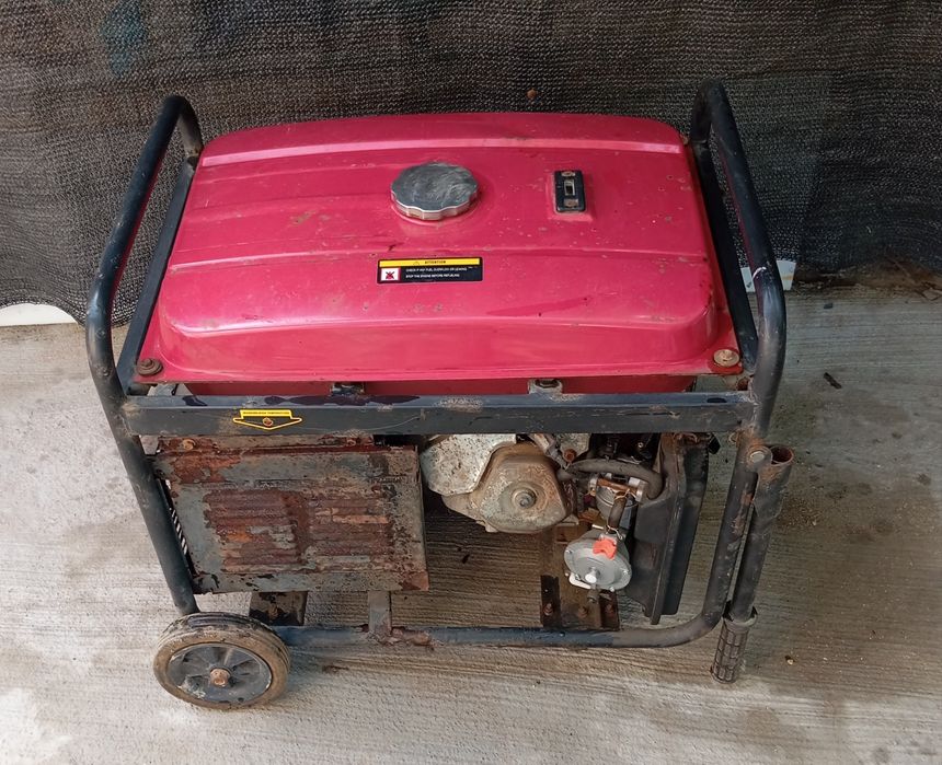 Бензиновый генератор в идеальном состоянии