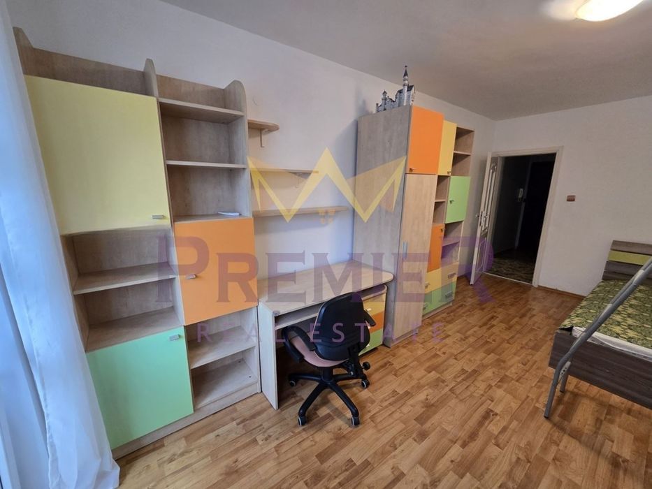 Тристаен апартамент в кв. Чайка