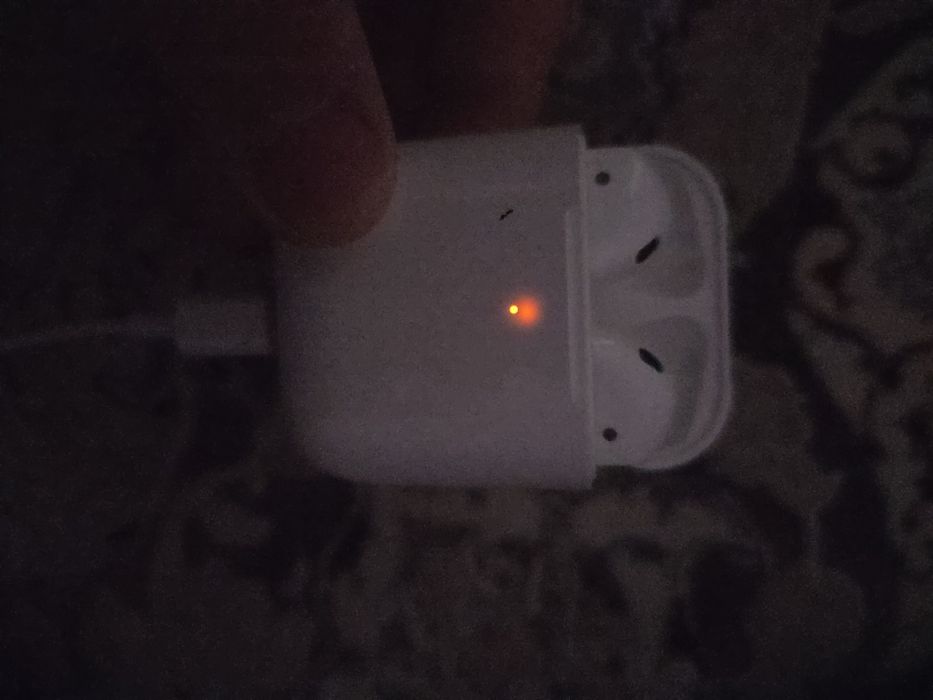 Продаются айрподсы на запчасти