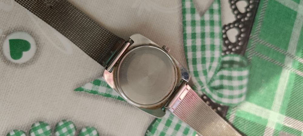 Продавам часовник Tissot