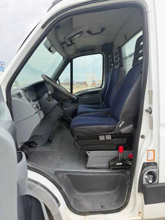 Iveco Daily 35c12 basculabil pe trei părți pe cutie