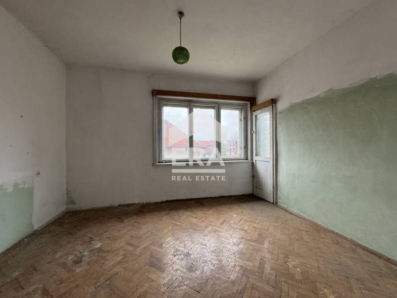 Продава се Тристаен апартамент в Силистра, Център - 76 кв.м за 727 €/кв.м - Снимка #2