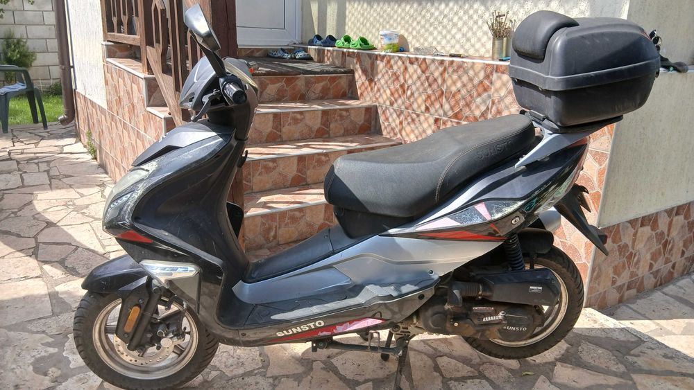 Продавам мотопед Сънсто Р8
