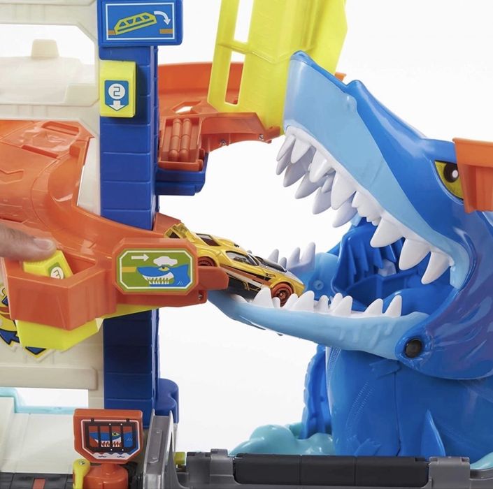 Hot Wheels Attacking Shark Escape Playset