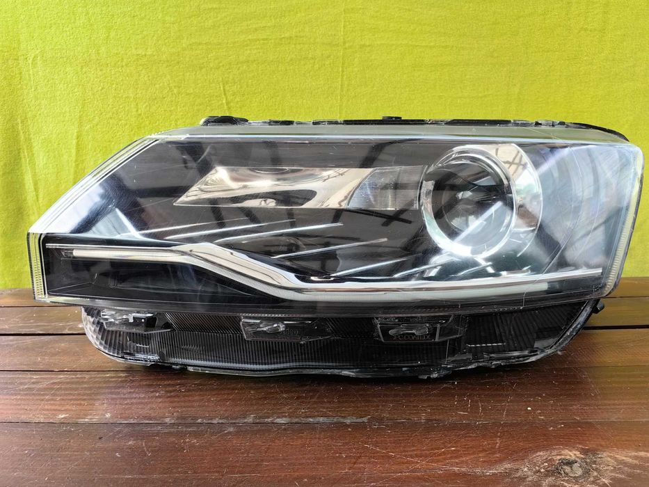 Фар за Skoda Rapid Xenon / Шкода Рапид Ксенон