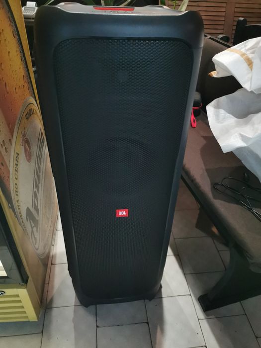 Продавам колона jbl partybox 1000