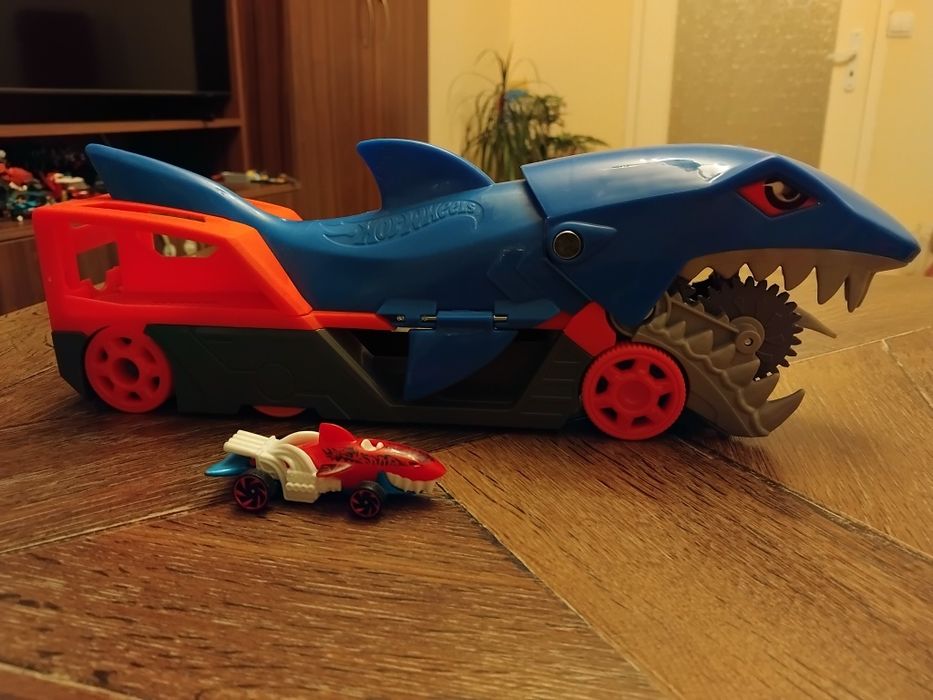 Hot Wheels писти и автовози