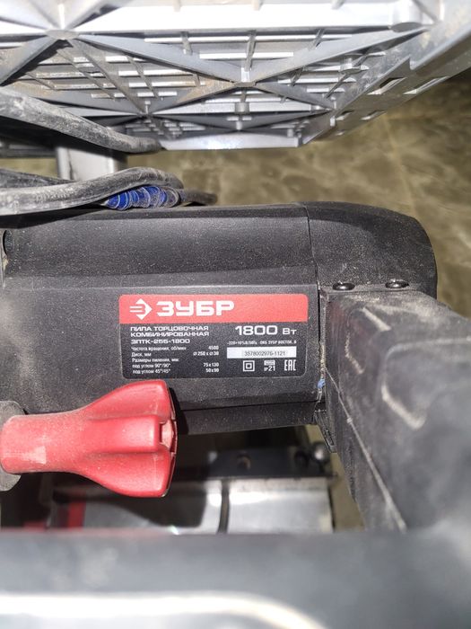 Универсальная торцовочная пила