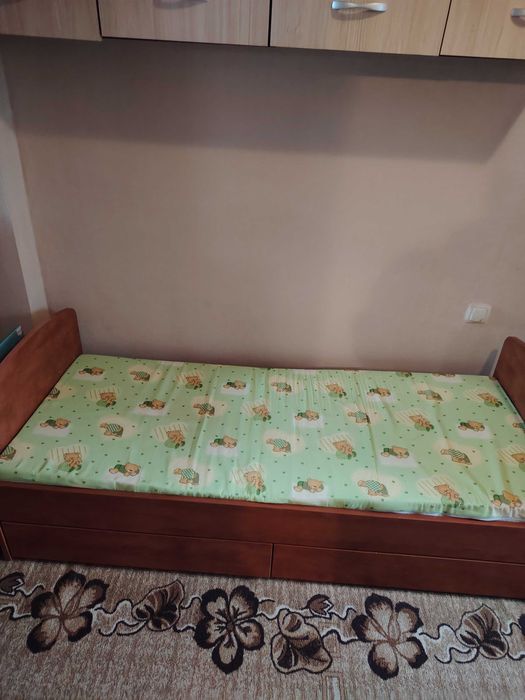 Продавам детско легло