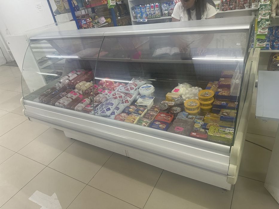 Продам витринный холодилники