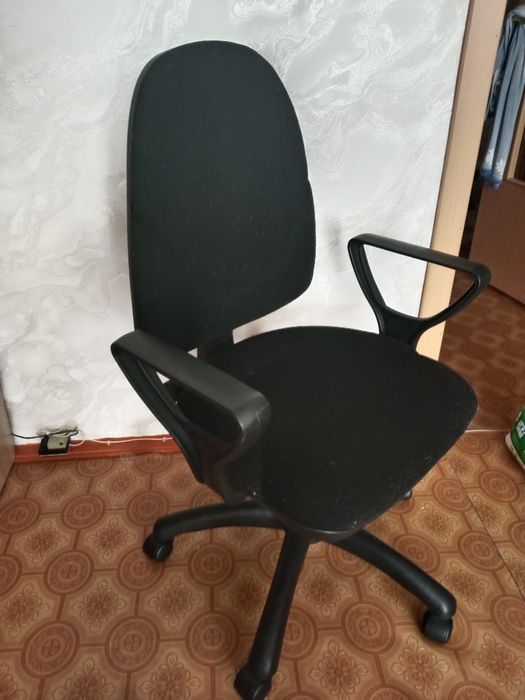 Продам компьютерное кресло.